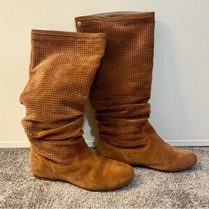 UGG Rich-Chestnut Abilene S/N 1947 Perforated Suede Boots